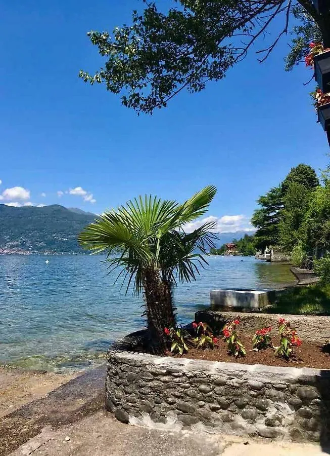 Holiday home Pied Dans L'Eau Villa Brezzo