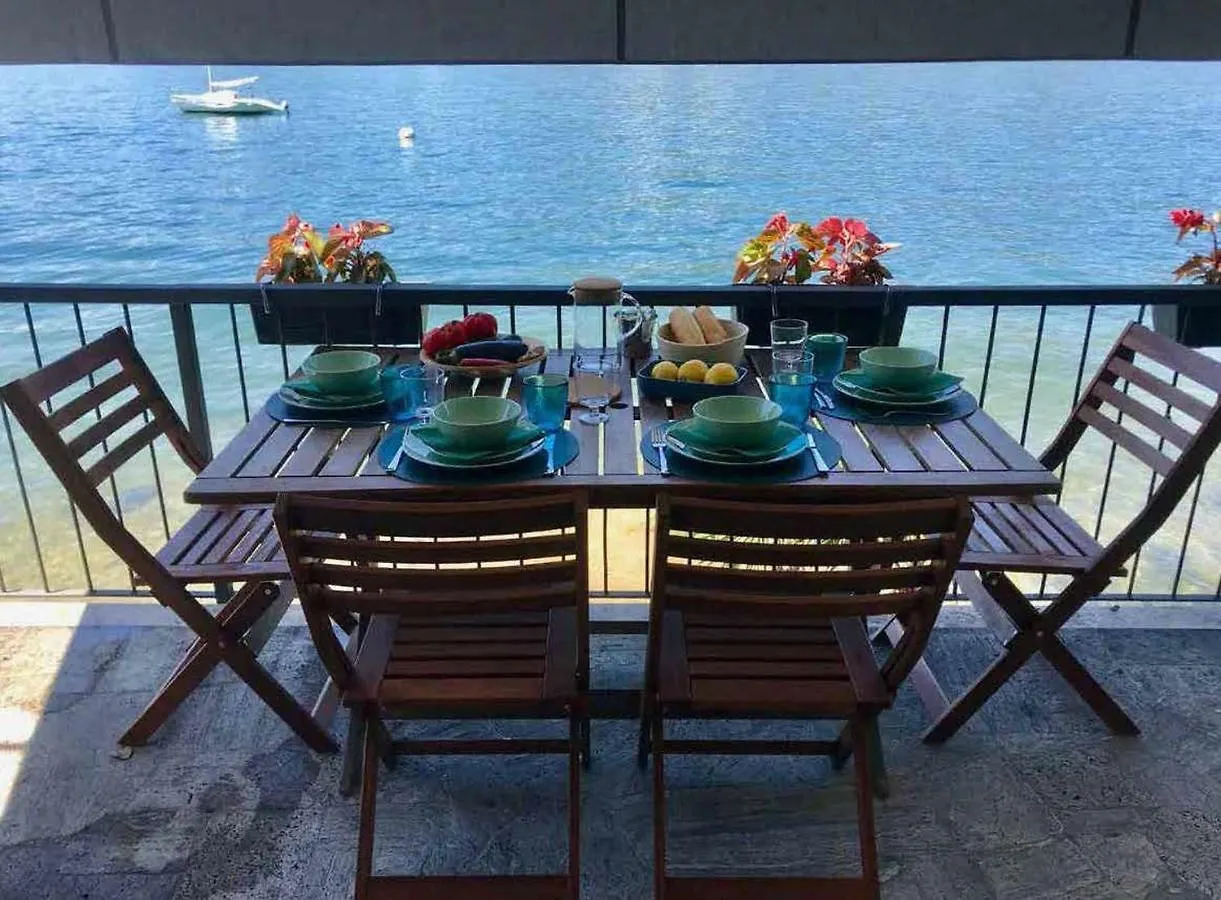 Holiday home Pied Dans L'Eau Villa Brezzo
